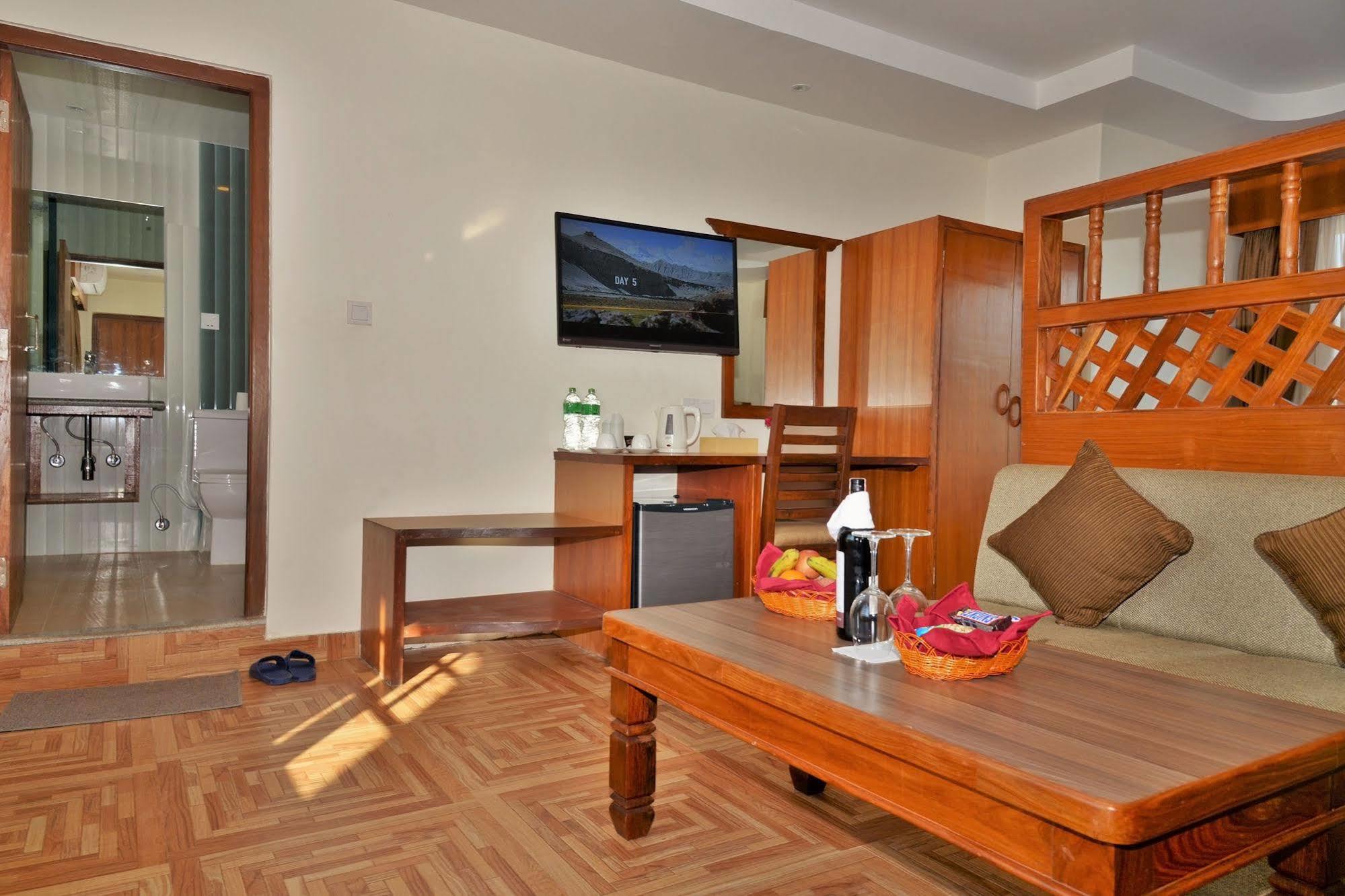 Hotel Mountain View - Lakeside Покхара Экстерьер фото
