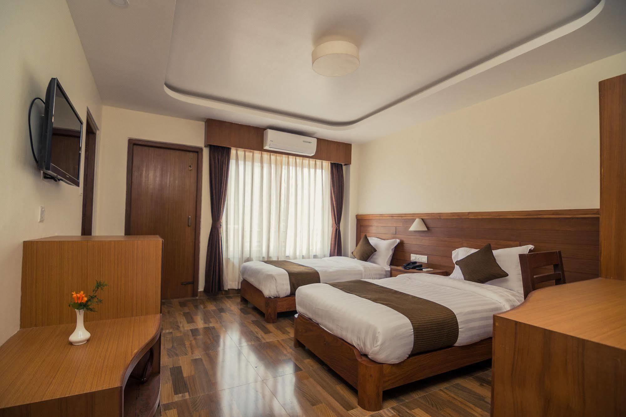 Hotel Mountain View - Lakeside Покхара Экстерьер фото